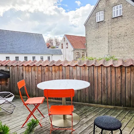 Large Cozy, Good Location, Open Terrace