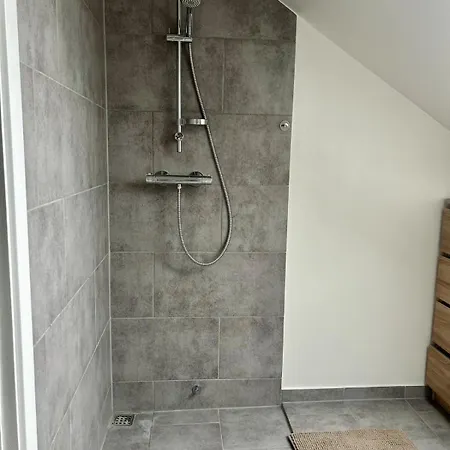 Large Cozy, Good Location, Open Terrace 아파트