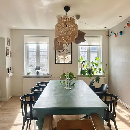 Lejlighed Large Cozy, Good Location, Open Terrace R 32