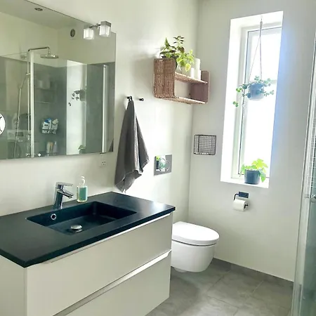Large Cozy, Good Location, Open Terrace R 32 Lejlighed